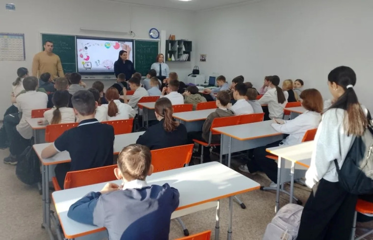 В Артеме Приморского края полицейские и общественники рассказывают студентам о преимуществах здорового образа жизни.